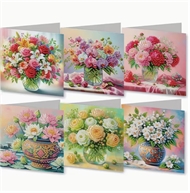 6 kort med blomster i vaser. 15 x 15 cm.
